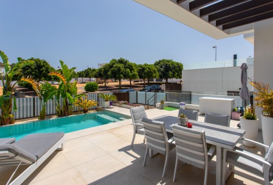 Venta - Chalet Independiente -
Rojales