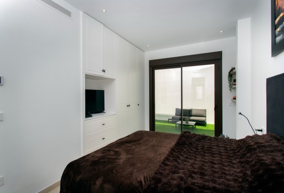 Venta - Chalet Independiente -
Rojales