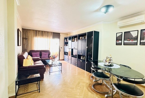 Venta - Apartamento / Piso -
Torrevieja - Center