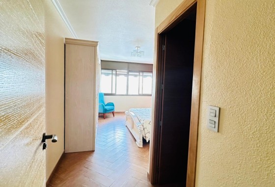 Venta - Apartamento / Piso -
Torrevieja - Center