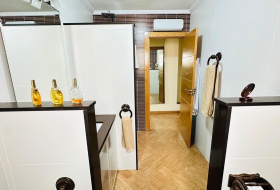 Venta - Apartamento / Piso -
Torrevieja - Center