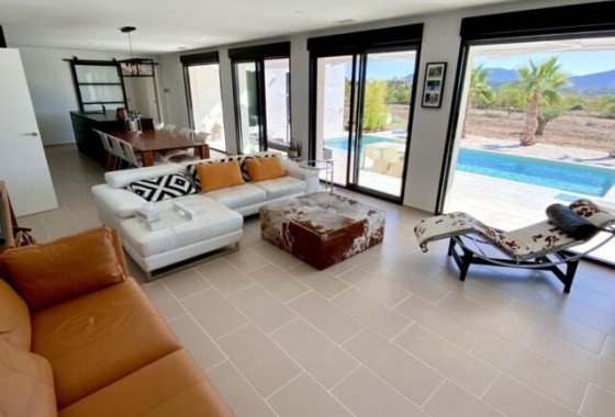 Resale - Detached Villa -
Hondón de las Nieves