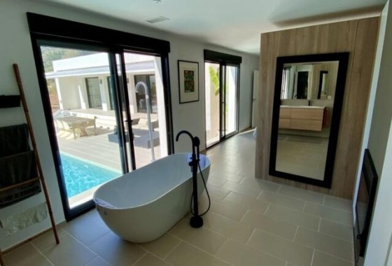 Resale - Detached Villa -
Hondón de las Nieves