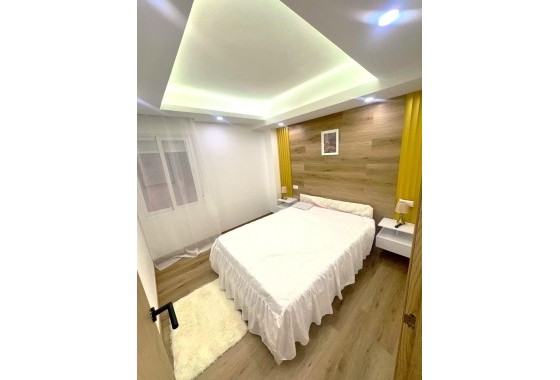 Herverkoop - Appartement / Flat -
Torrevieja - Centro - Muelle Pesquero