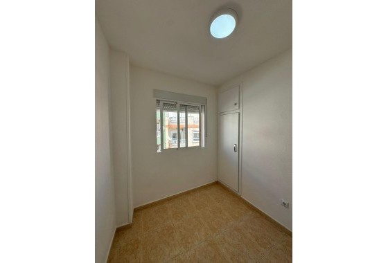 Venta - Apartamento / Piso -
Torrevieja - Center