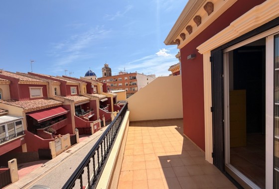 Herverkoop - Rijhuis -
Catral - pueblo
