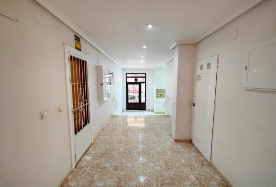 Resale - Wohnung / Appartement -
Torrevieja - Costa Blanca