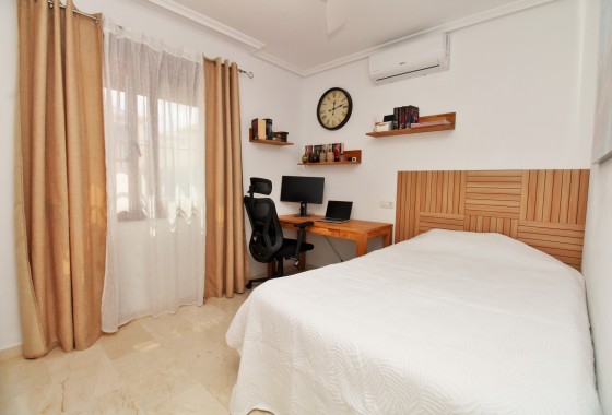 Revente - Maison de ville -
Villamartín - PAU 8