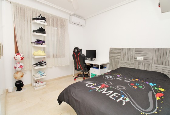 Revente - Maison de ville -
Villamartín - PAU 8