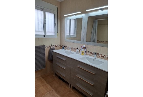 Resale - Freistehende Villa -
Catral
