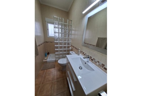 Resale - Freistehende Villa -
Catral