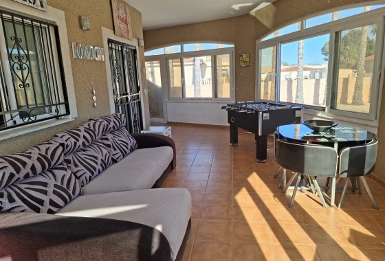 Resale - Freistehende Villa -
Catral