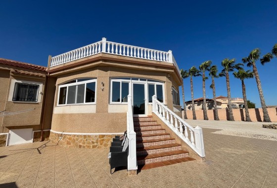 Resale - Freistehende Villa -
Catral