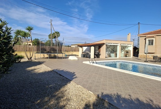 Resale - Freistehende Villa -
Catral