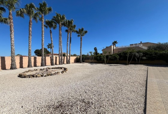 Resale - Freistehende Villa -
Catral