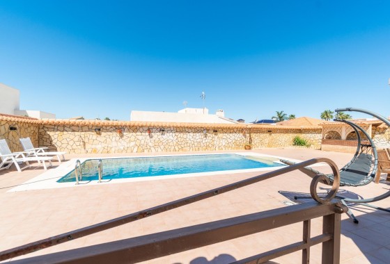 Sprzedaż - Willa wolnostojąca -
Torrevieja - Torreta florida