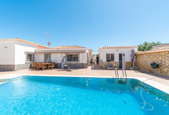 Sprzedaż - Willa wolnostojąca -
Torrevieja - Torreta florida
