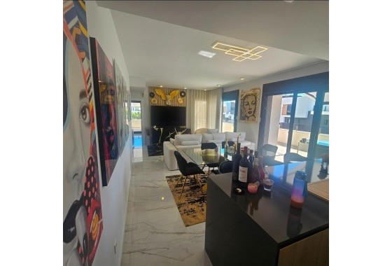 Sprzedaż - Apartament / Mieszkanie -
Orihuela Costa - Los Almendros-la Florida