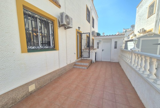 Resale - Semi Detached Villa -
Los Altos