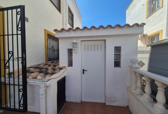 Resale - Semi Detached Villa -
Los Altos