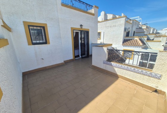 Resale - Semi Detached Villa -
Los Altos