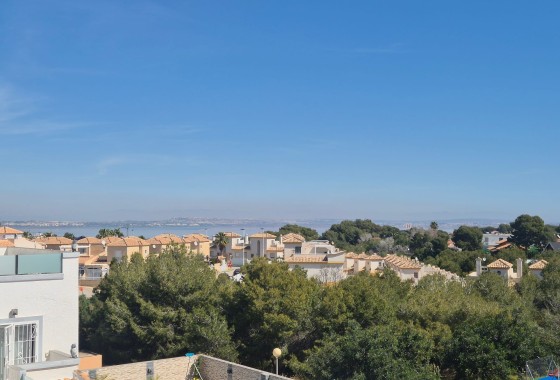 Resale - Semi Detached Villa -
Los Altos