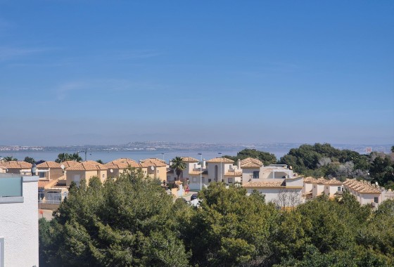 Resale - Semi Detached Villa -
Los Altos