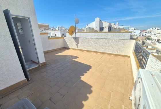 Resale - Semi Detached Villa -
Los Altos