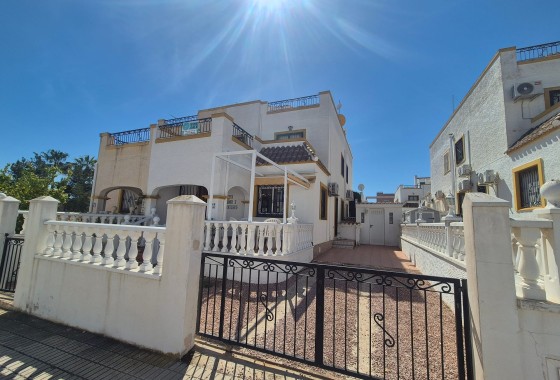 Resale - Semi Detached Villa -
Los Altos