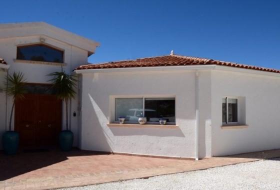 Venta - Chalet Independiente -
Petrer