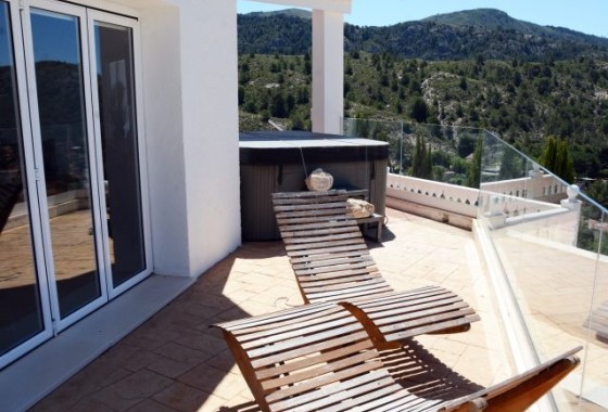Venta - Chalet Independiente -
Petrer