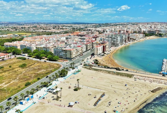 Sprzedaż - Apartament / Mieszkanie -
Torrevieja