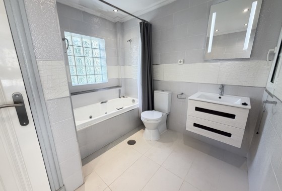 Resale - Freistehende Villa -
Las Ramblas Golf