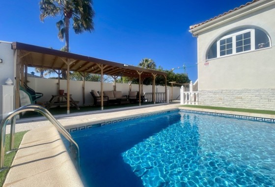 Revente - Villa Individuelle -
Urb. La Marina - Inland