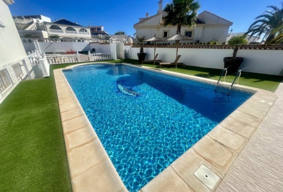 Revente - Villa Individuelle -
Urb. La Marina - Inland