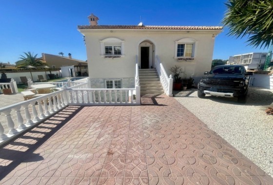 Revente - Villa Individuelle -
Urb. La Marina - Inland