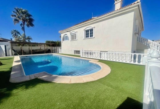 Revente - Villa Individuelle -
Urb. La Marina - Inland