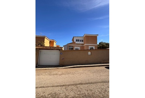 Resale - Detached Villa -
Cox