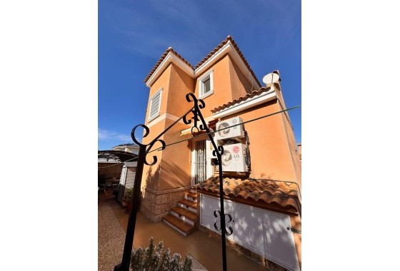 Resale - Detached Villa -
Cox