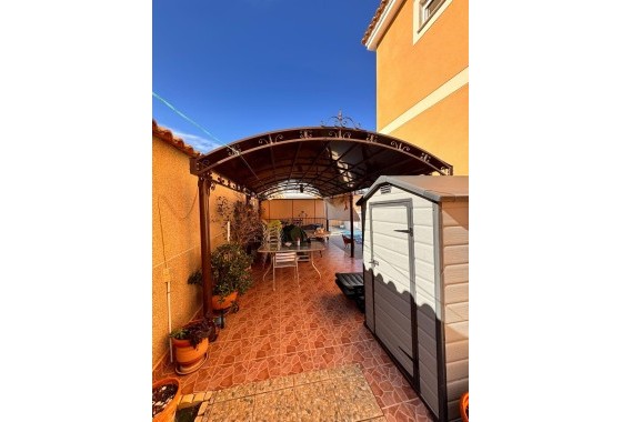 Resale - Detached Villa -
Cox