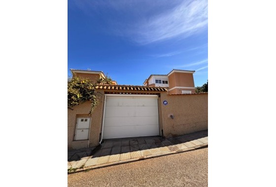 Resale - Detached Villa -
Cox