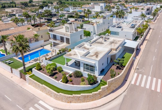 Wiederverkauf - Freistehende Villa -
La Marina