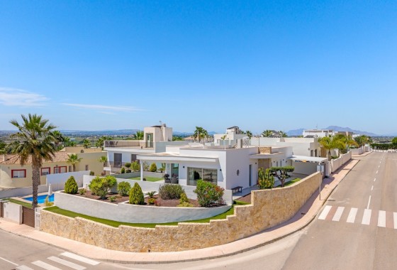 Wiederverkauf - Freistehende Villa -
La Marina