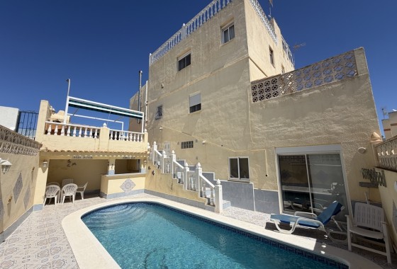Herverkoop - Rijhuis -
San Miguel de Salinas