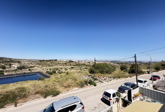 Herverkoop - Rijhuis -
San Miguel de Salinas