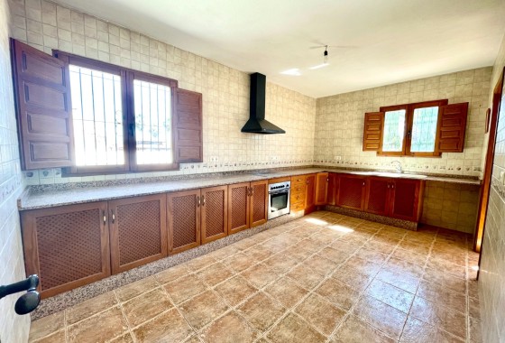 Resale - Freistehende Villa -
Catral