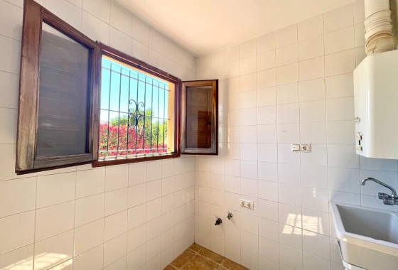 Resale - Freistehende Villa -
Catral