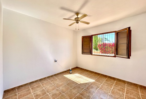 Resale - Freistehende Villa -
Catral