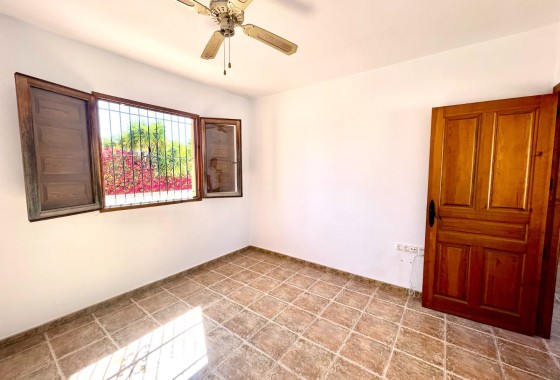 Resale - Freistehende Villa -
Catral