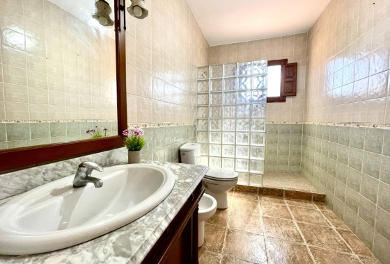 Resale - Freistehende Villa -
Catral